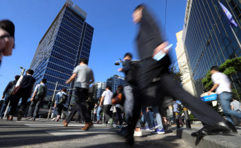 퇴근 후엔 공인중개사 학원으로…'인생 2모작' 나선 3040 직장인들