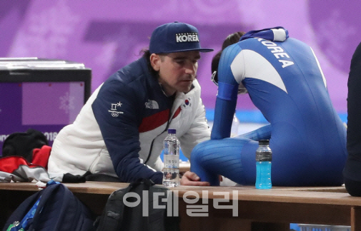 "동료 배신하는 장면 드러나"…외신, '팀추월 논란' 일제히 타전