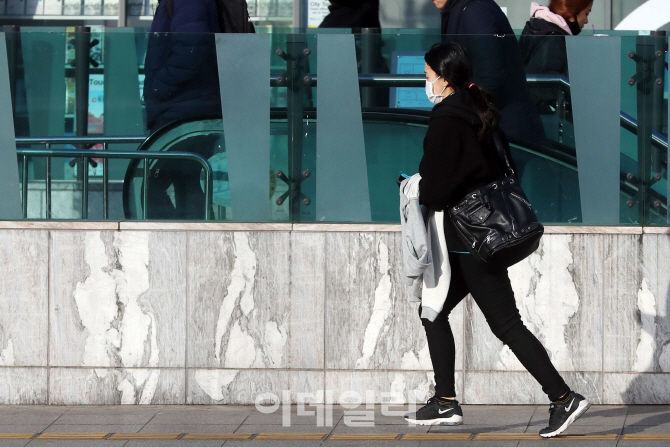[포토]'겉옷을 안입어도 괜찮은 날씨'