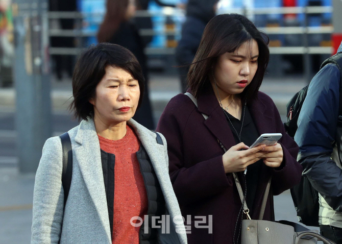 [포토]'한결 가벼워진 옷차림'