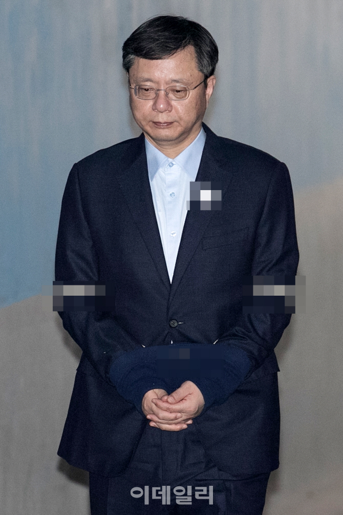 [포토]'국정농단 방조' 우병우, '1심에서 2년 6개월 선고'