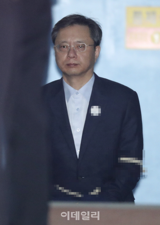 [포토]'1심서 2년 6개월 선고 받은 우병우 전 수석'