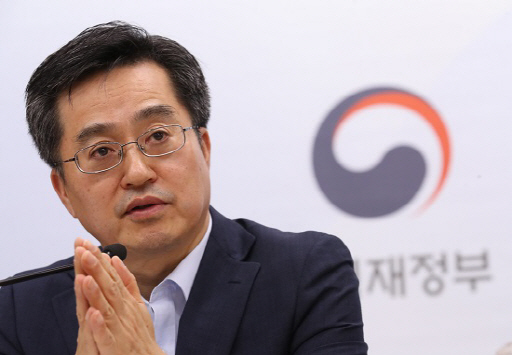김동연 “가상화폐 거래소 폐쇄, 실효성 떨어지는 대안”