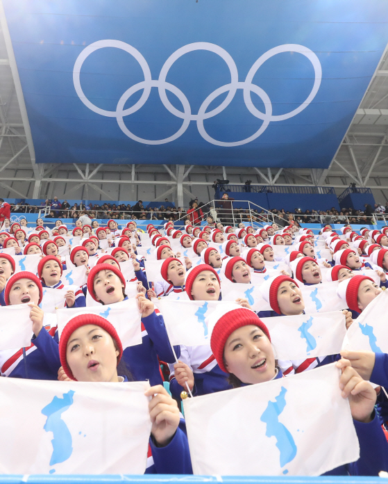  평창 남북 공동입장, 긍정 68%… 개회전보다 15%p ↑