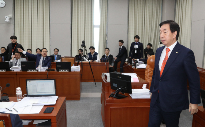 김성태 "김영철 방남, 임종석 나와라"…운영위 또 파행