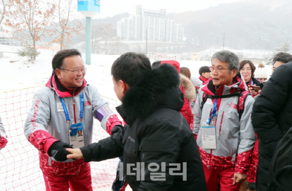 김부겸 장관, 평창동계올림픽 자원봉사…안전 올림픽 당부