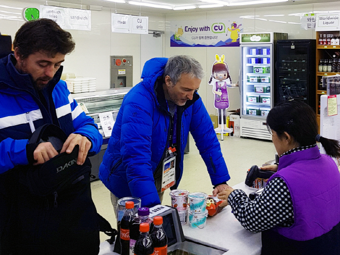 맥주·안주 판매 '껑충'…올림픽에 웃는 편의점