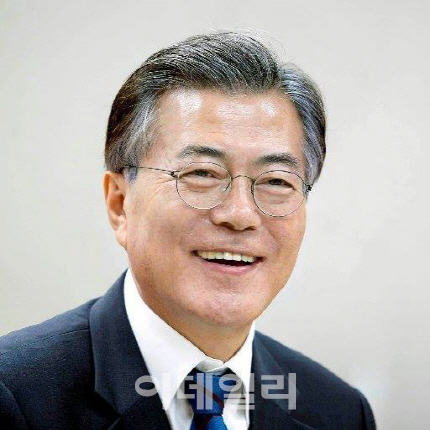文대통령 “이방카 만찬 마치니 '김태윤 낭보' 장하다”