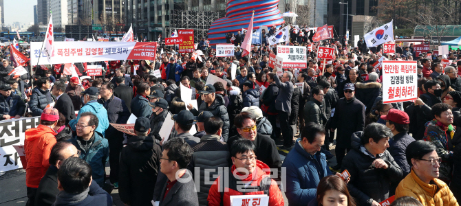 [포토]청계광장에 모인 자유한국당 당원들