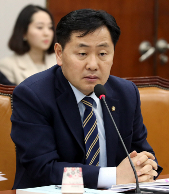 김관영 의원, 가혹행위 금지·실태조사 담은 `태움 방지법` 발의