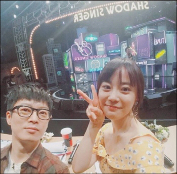 '13살차' 하현우·허영지 열애…"좋은 감정 갖고 알아가고 있다"