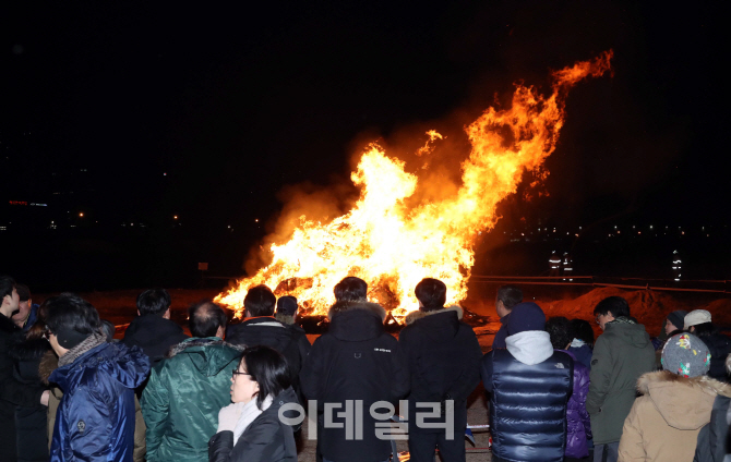 [포토]'모두가 행복한 일만 가득하길 바랍니다'