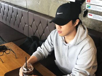 [김정유의 웹툰파헤치기] ‘프레너미’ 돌석 작가 “스포츠 만화 통해 사회 변화 꿈꿔요”