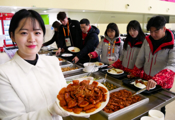 신세계푸드, "한돈 삼겹살로 패럴림픽 성공 기원"