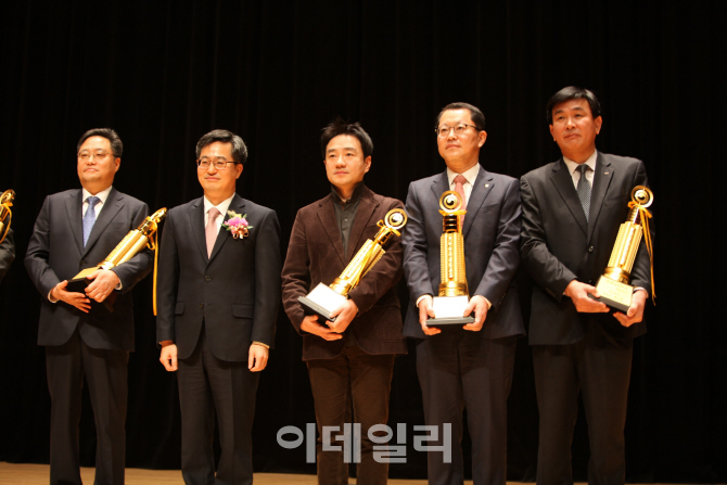 한화토탈, 납세자의 날 맞아 '국세 3천억원 탑' 수상