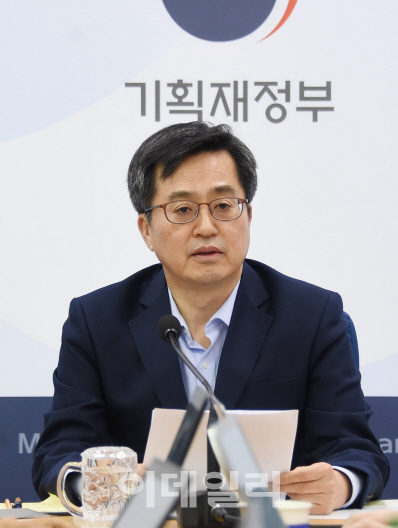 김동연 "재건축 연한 결정한 바 없는 데 너무 앞서 나간다"