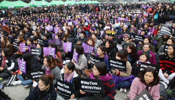 서울 흰장미에 물들다…세계 여성의 날 기념행사 도심 곳곳서 개최