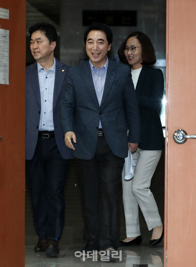 [포토]미소 보이는 박수현 전 대변인