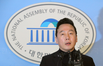 정봉주, 성추행 의혹에 "대국민 사기극, 법적 대응 나설 것"