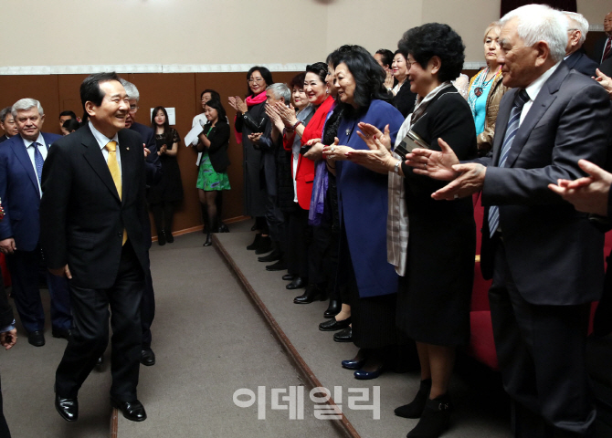 [포토] 카자흐스탄 고려극장 방문한 정세균 국회의장