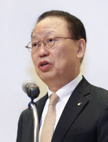 채용비리 덫에 걸린 최흥식 금감원장