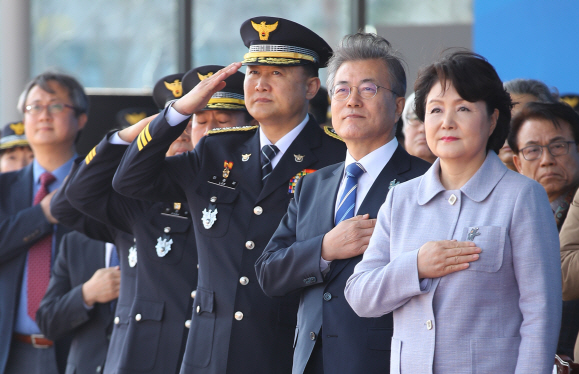 "청년 경찰 신고합니다"…경찰대·간부 후보생 합동임용식 개최