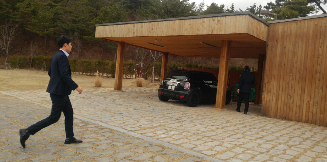 [포토] 충남지사 관사 압수수색