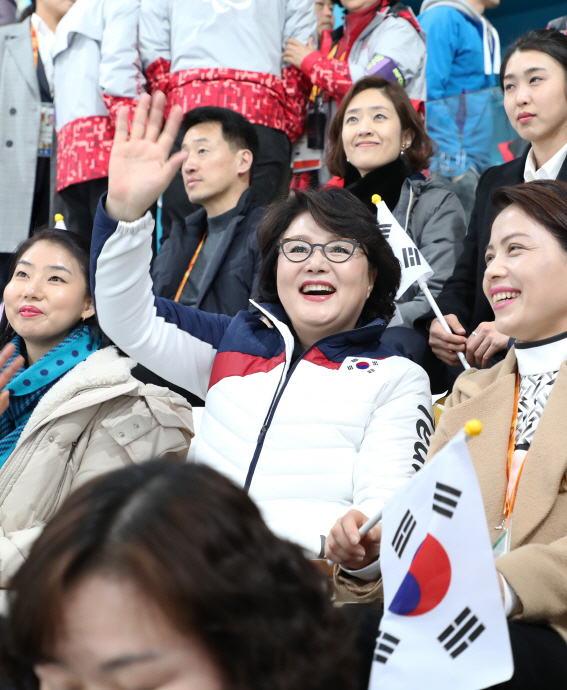 김정숙 여사, 휠체어컬링 대표팀 극적 승리에 “정말 잘했다” 격려