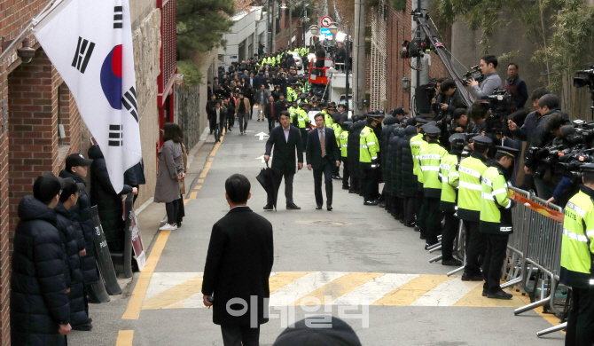 [포토]MB 검찰 소환 풍경