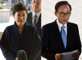 358일만에 朴과 같은 자리 선 MB…朴은 "국민에 송구", MB는 "죄송"