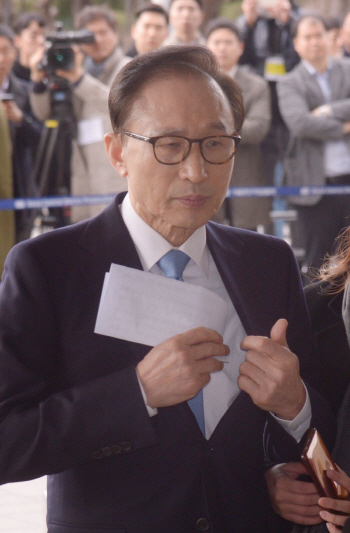 '다스·민간사찰·댓글공작·특활비'…MB 발목 잡은 4대 의혹