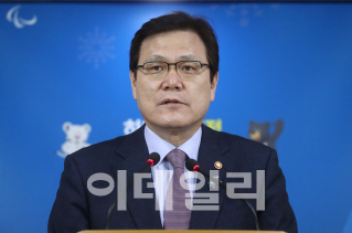 최종구 “금융권 고액연봉자 보수 공시·통제 강화”