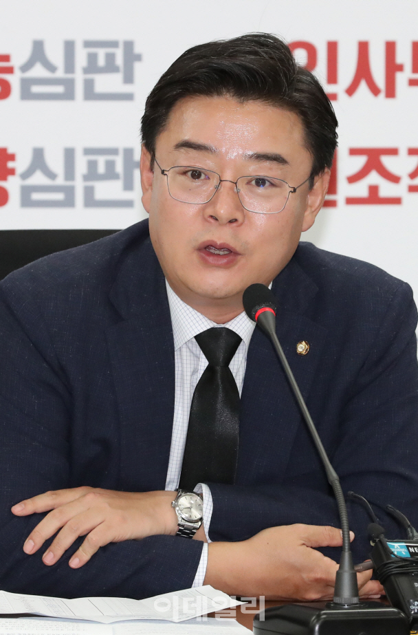 한국당 “정부 일자리 추경 편성? 뚱딴지 소리… 안 통한다”