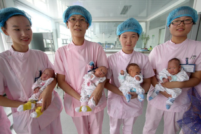 '저출산에…'늙어가는 중국, 산아제한위원회 폐지
