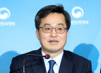 김동연 "청년일자리 추경 4조원 내외…4월초 국회제출"