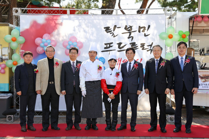 과천 경마장 렛츠런파크에 탈북민 푸드트럭 2대 신규 개업