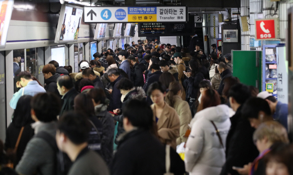 부산서 "서울 지하철역 10곳 폭파" 협박 문자…경찰 수사