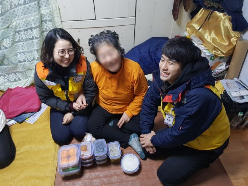 천사무료급식소, 수급자 신청 거부된 독거노인 지원