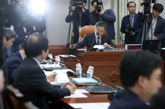 '국회 총리추천권' 개헌 쟁점으로 부상..與野 찬반 갈려