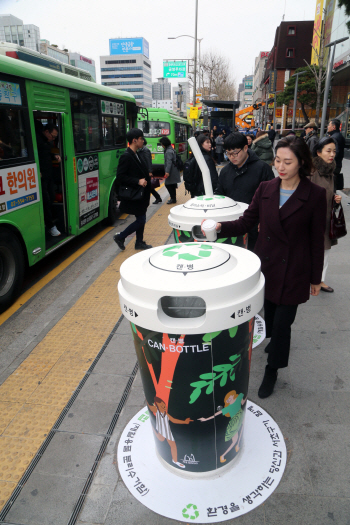 “커피컵 서리풀컵에 버리고 버스타세요”