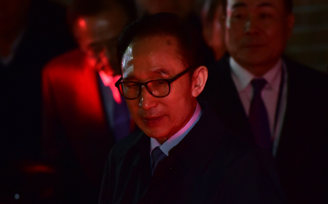'예능보다 이명박 구속' 썰전·블랙하우스, 시청률 하락