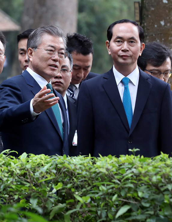 베트남 주석, 文대통령 '불행한 역사' 발언에 “한국정부 진심 높이 평가”