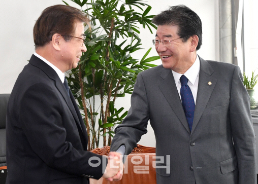 정보위, 서훈 국정원장 불러 남북 현안 등 청취.."브리핑 없다"