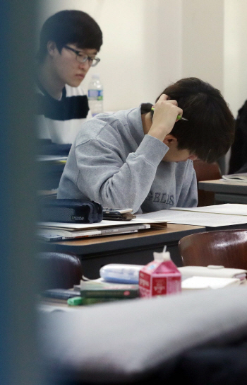 올해 수능 11월 15일…지진 대비 ‘예비 문제지’ 만든다