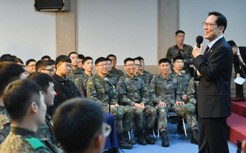 宋 국방, 평창올림픽 지원 장병들 격려…국방개혁2.0 관련 간담회도