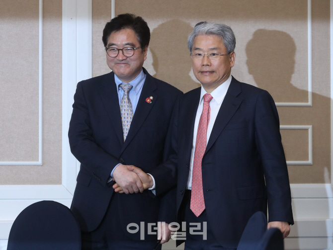 [포토]악수하는 우원식-김동철