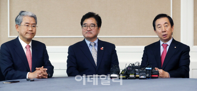 [포토]발언하는 김성태 자유한국당 원내대표