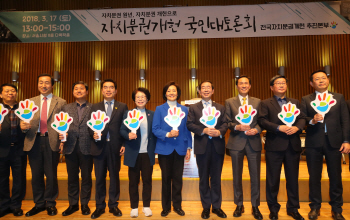 與 ' 압승 분위기에 조용한 경선' 野 '인물난'..같은 선거 다른 고민
