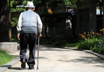 "현금이 더 편한데"…디지털 금융이 불안한 70대