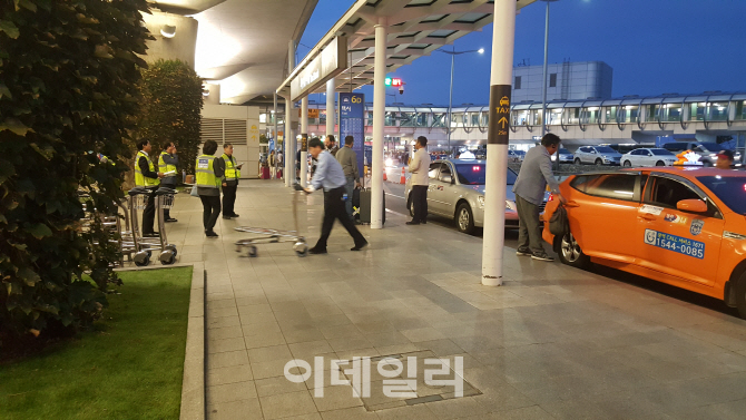 외국인 손님에 바가지 씌운 서울택시…인천공항 60일 출입금지